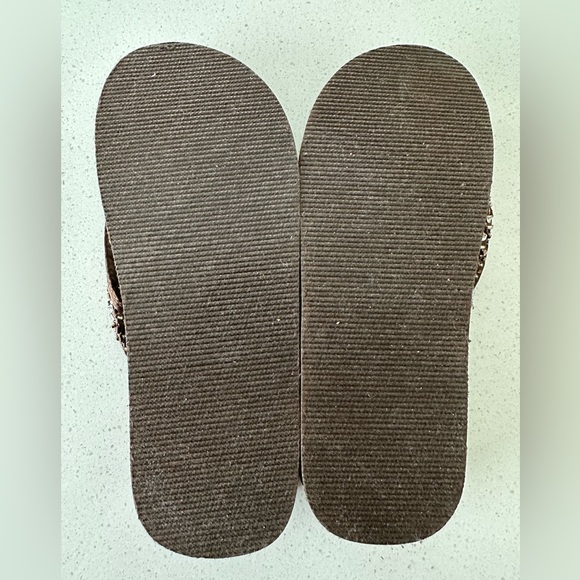 JUSTICE NWT BROWN FLIP FLOPS SHOES SIZE 8 (TWEEN-ADULT SIZE) - Picture 2 of 5